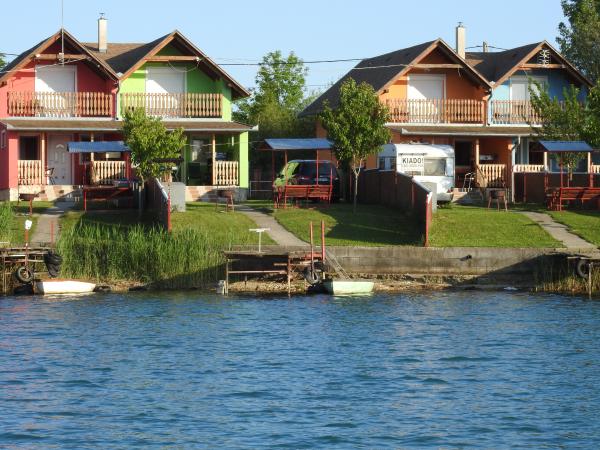 Vízparti pihenés a Színes Vízparti Házaknál